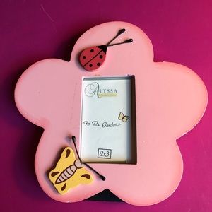NWT-Flower Shaped Wood 2x3 Picture Frame -Pink